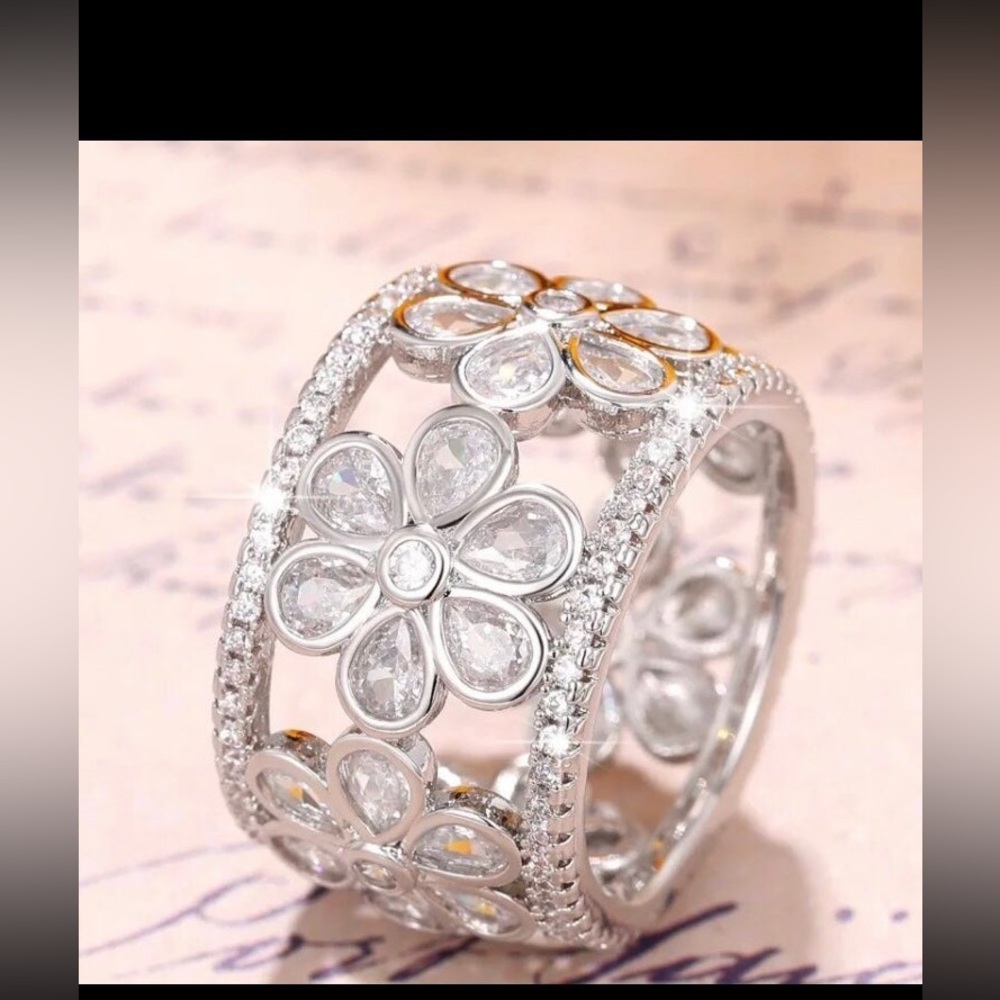 silver plated floral bridal cocktail ring with Swarovski elementssize 8 #540